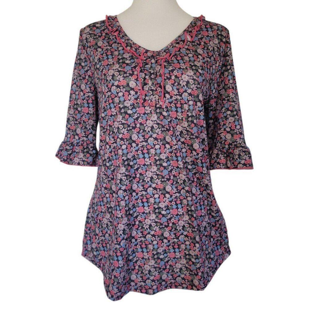 NWT Womens L and XL  3/4 Sleeve Floral ruffled sleeve V-neck Flare Blouse